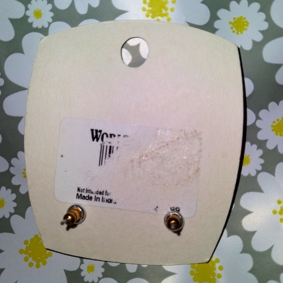 New World Market Earrings - Picture 3 of 4